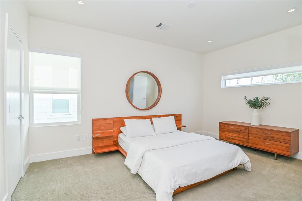 5502 2 Paraiso Place, Houston, Texas 77091, 4 Bedrooms Bedrooms, 7 Rooms Rooms,3 BathroomsBathrooms,Single-family,For Sale,Paraiso,76134473