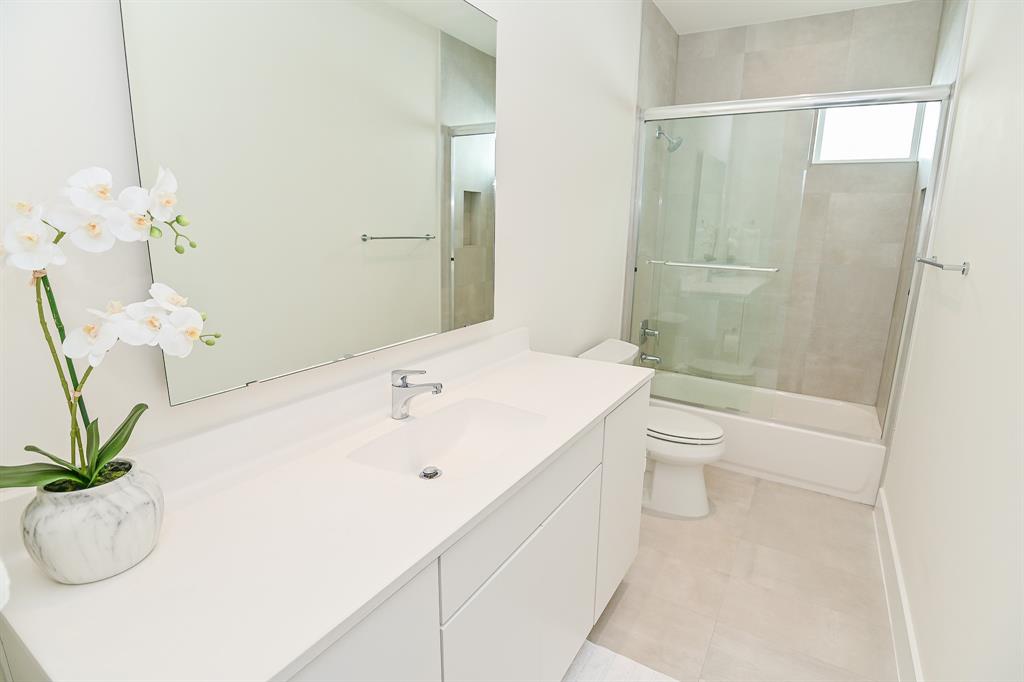 5502 2 Paraiso Place, Houston, Texas 77091, 4 Bedrooms Bedrooms, 7 Rooms Rooms,3 BathroomsBathrooms,Single-family,For Sale,Paraiso,76134473