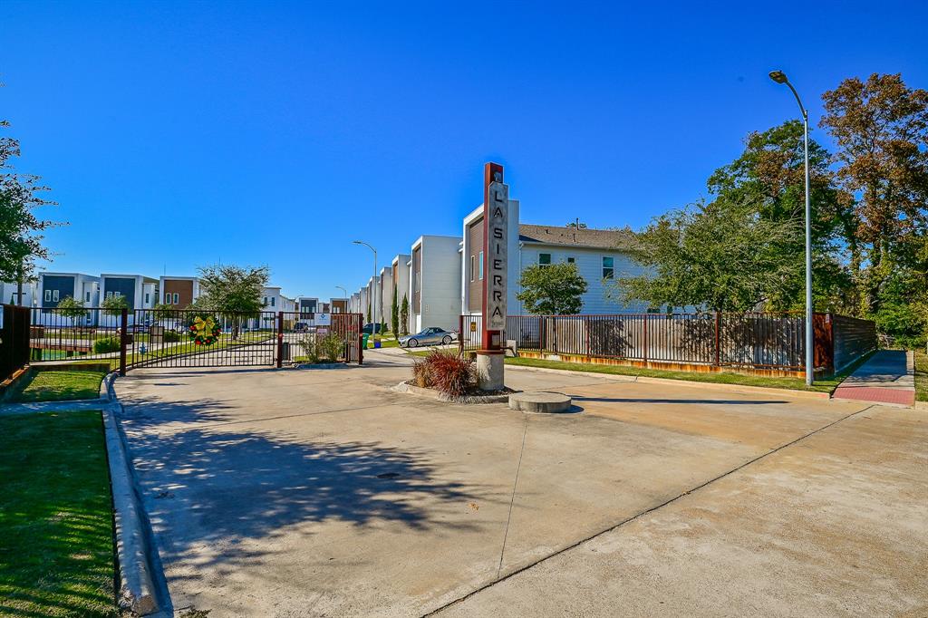 5502 2 Paraiso Place, Houston, Texas 77091, 4 Bedrooms Bedrooms, 7 Rooms Rooms,3 BathroomsBathrooms,Single-family,For Sale,Paraiso,76134473