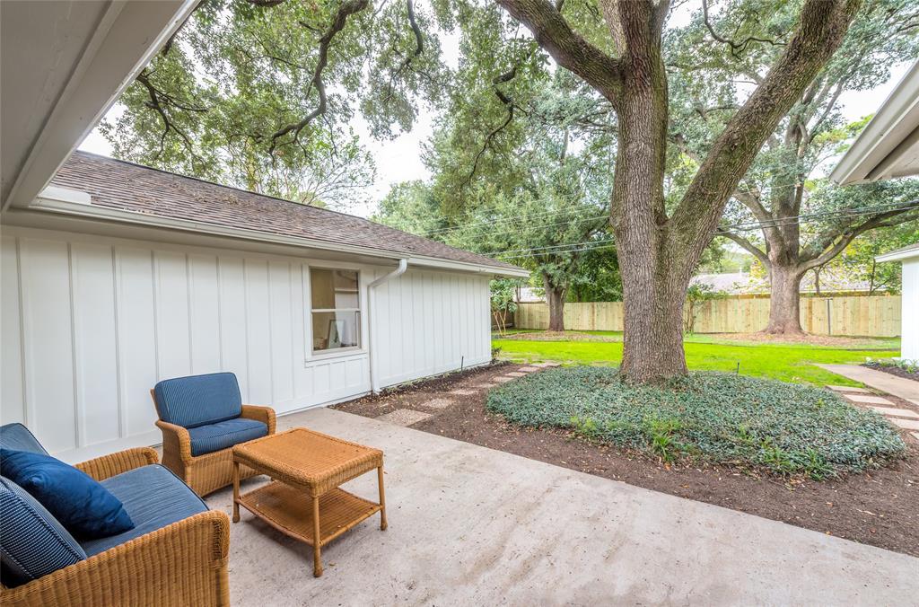 1707 1 Imperial Crown Drive, Houston, Texas 77043, 3 Bedrooms Bedrooms, 7 Rooms Rooms,2 BathroomsBathrooms,Single-family,For Sale,Imperial Crown,97746121