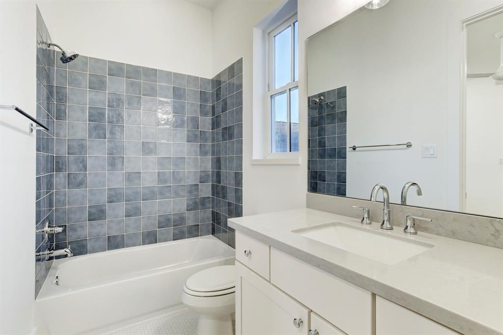 808 3 Detering Street, Houston, Texas 77007, 3 Bedrooms Bedrooms, 11 Rooms Rooms,3 BathroomsBathrooms,Single-family,For Sale,Detering,85702519