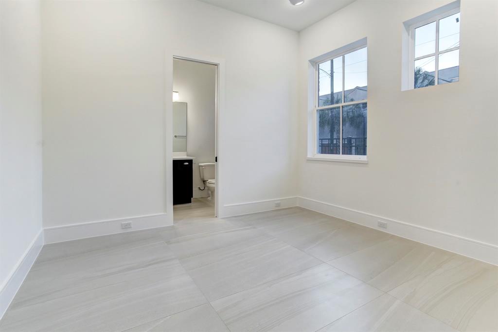 808 3 Detering Street, Houston, Texas 77007, 3 Bedrooms Bedrooms, 11 Rooms Rooms,3 BathroomsBathrooms,Single-family,For Sale,Detering,85702519