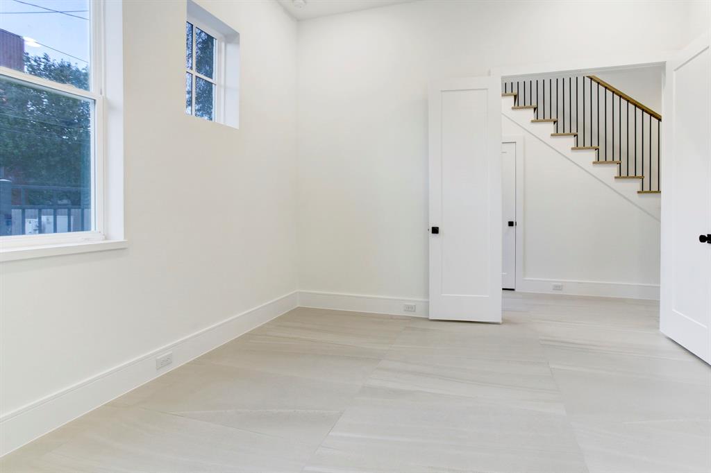 808 3 Detering Street, Houston, Texas 77007, 3 Bedrooms Bedrooms, 11 Rooms Rooms,3 BathroomsBathrooms,Single-family,For Sale,Detering,85702519