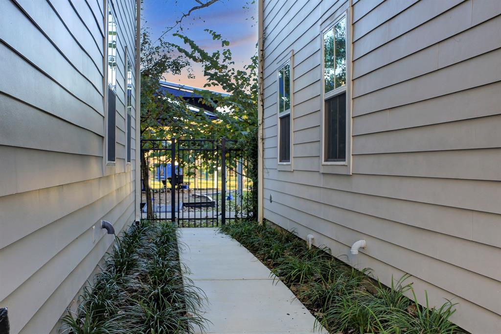 808 3 Detering Street, Houston, Texas 77007, 3 Bedrooms Bedrooms, 11 Rooms Rooms,3 BathroomsBathrooms,Single-family,For Sale,Detering,85702519