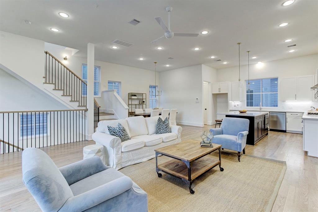808 3 Detering Street, Houston, Texas 77007, 3 Bedrooms Bedrooms, 11 Rooms Rooms,3 BathroomsBathrooms,Single-family,For Sale,Detering,85702519