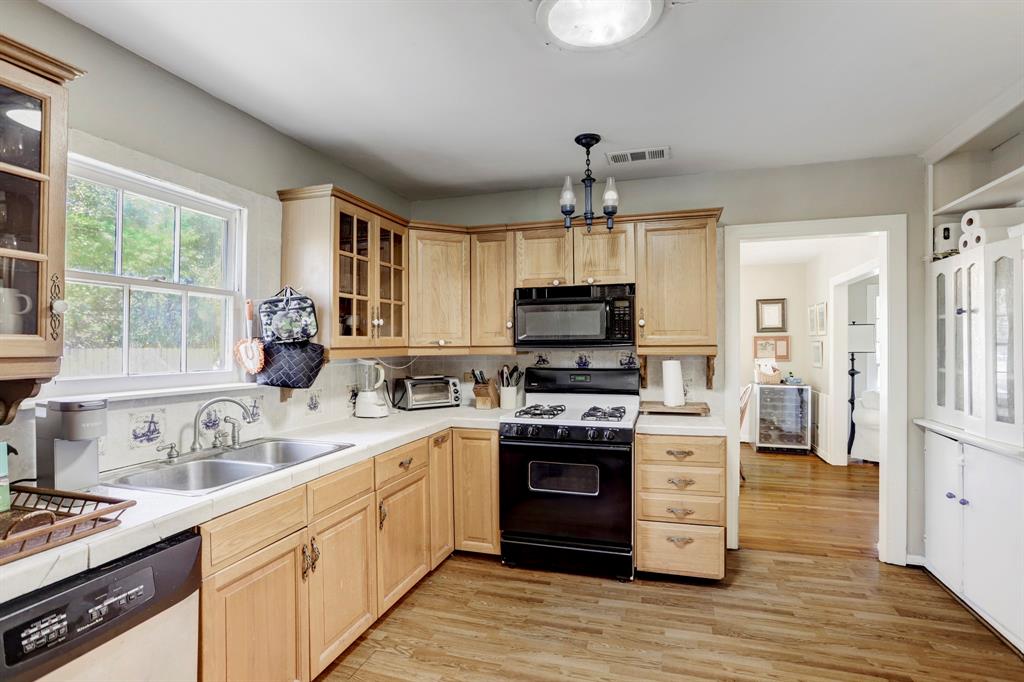 7917 1 Westwood Drive, Houston, Texas 77055, 3 Bedrooms Bedrooms, 8 Rooms Rooms,2 BathroomsBathrooms,Single-family,For Sale,Westwood,72080329