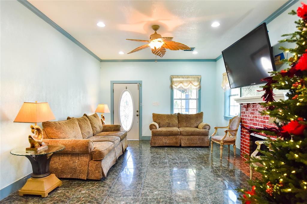 3015 1 Avenue R, Galveston, Texas 77550, 4 Bedrooms Bedrooms, 7 Rooms Rooms,2 BathroomsBathrooms,Single-family,For Sale,Avenue R,65491997