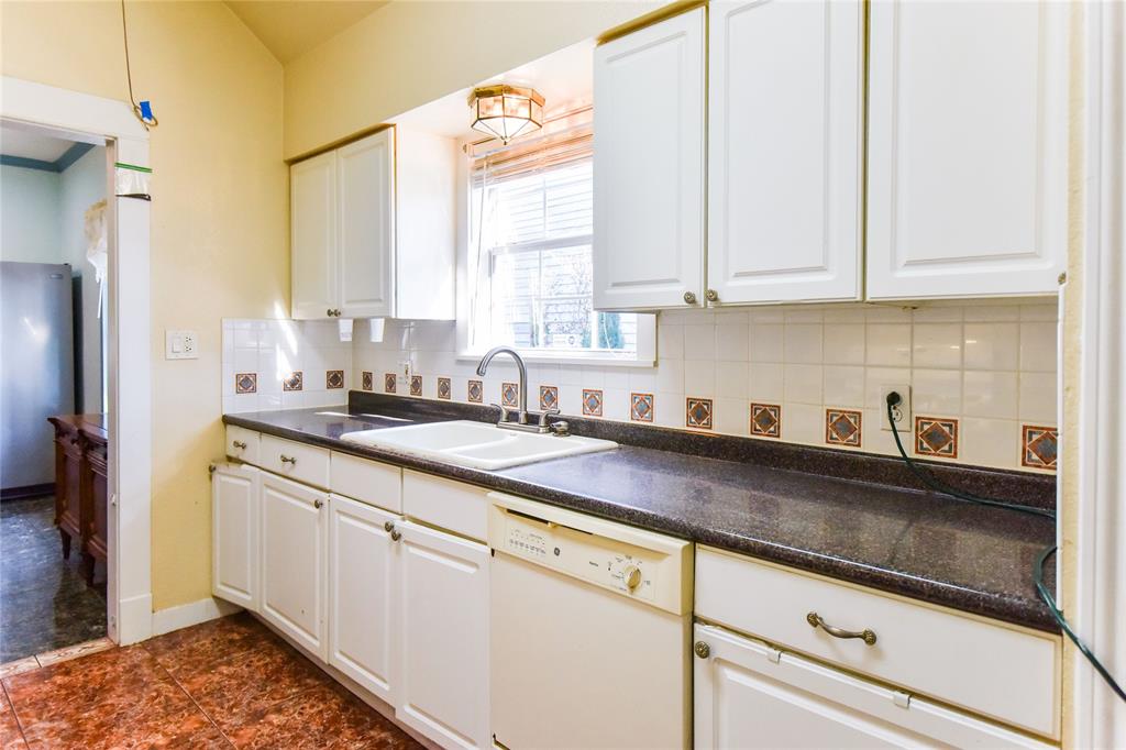 3015 1 Avenue R, Galveston, Texas 77550, 4 Bedrooms Bedrooms, 7 Rooms Rooms,2 BathroomsBathrooms,Single-family,For Sale,Avenue R,65491997