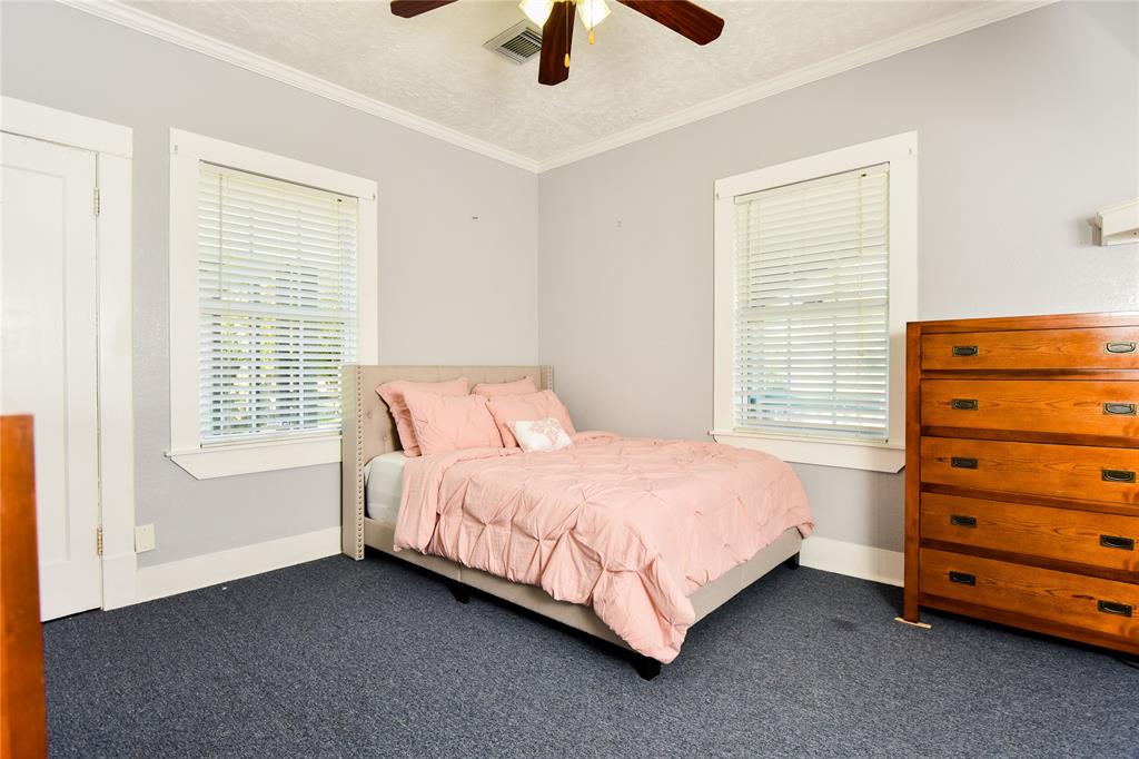 3015 1 Avenue R, Galveston, Texas 77550, 4 Bedrooms Bedrooms, 7 Rooms Rooms,2 BathroomsBathrooms,Single-family,For Sale,Avenue R,65491997