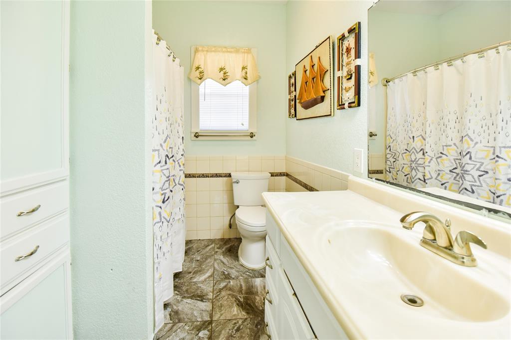 3015 1 Avenue R, Galveston, Texas 77550, 4 Bedrooms Bedrooms, 7 Rooms Rooms,2 BathroomsBathrooms,Single-family,For Sale,Avenue R,65491997