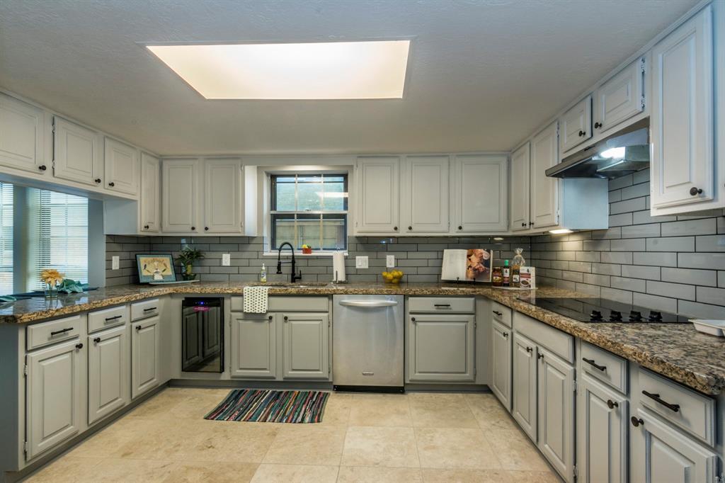 2114 1 Willow Dell Drive, Seabrook, Texas 77586, 3 Bedrooms Bedrooms, 7 Rooms Rooms,2 BathroomsBathrooms,Single-family,For Sale,Willow Dell,70127105