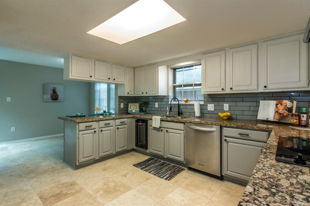2114 1 Willow Dell Drive, Seabrook, Texas 77586, 3 Bedrooms Bedrooms, 7 Rooms Rooms,2 BathroomsBathrooms,Single-family,For Sale,Willow Dell,70127105