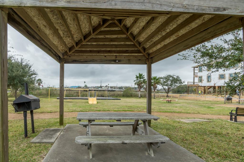 2114 1 Willow Dell Drive, Seabrook, Texas 77586, 3 Bedrooms Bedrooms, 7 Rooms Rooms,2 BathroomsBathrooms,Single-family,For Sale,Willow Dell,70127105
