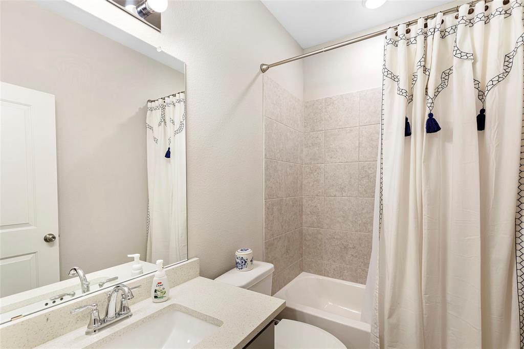 16214 2 Whiteoak Canyon Drive, Humble, Texas 77346, 4 Bedrooms Bedrooms, 8 Rooms Rooms,4 BathroomsBathrooms,Single-family,For Sale,Whiteoak Canyon,69787118
