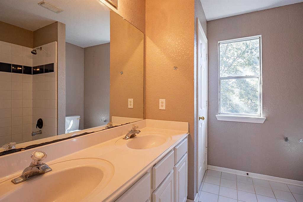 15614 2 Chapel Lake Drive, Cypress, Texas 77429, 4 Bedrooms Bedrooms, 4 Rooms Rooms,3 BathroomsBathrooms,Single-family,For Sale,Chapel Lake,62850248