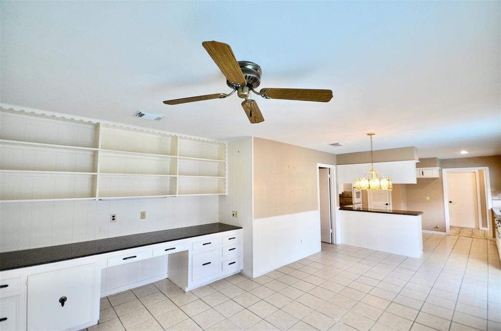 403 1 Longview Drive, Sugar Land, Texas 77478, 3 Bedrooms Bedrooms, 9 Rooms Rooms,2 BathroomsBathrooms,Single-family,For Sale,Longview,72786936
