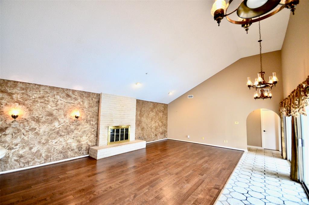 403 1 Longview Drive, Sugar Land, Texas 77478, 3 Bedrooms Bedrooms, 9 Rooms Rooms,2 BathroomsBathrooms,Single-family,For Sale,Longview,72786936