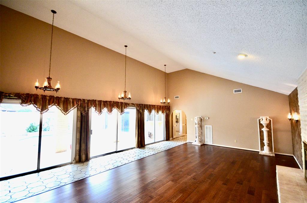 403 1 Longview Drive, Sugar Land, Texas 77478, 3 Bedrooms Bedrooms, 9 Rooms Rooms,2 BathroomsBathrooms,Single-family,For Sale,Longview,72786936