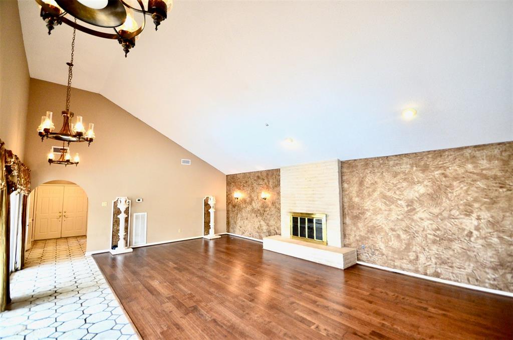 403 1 Longview Drive, Sugar Land, Texas 77478, 3 Bedrooms Bedrooms, 9 Rooms Rooms,2 BathroomsBathrooms,Single-family,For Sale,Longview,72786936