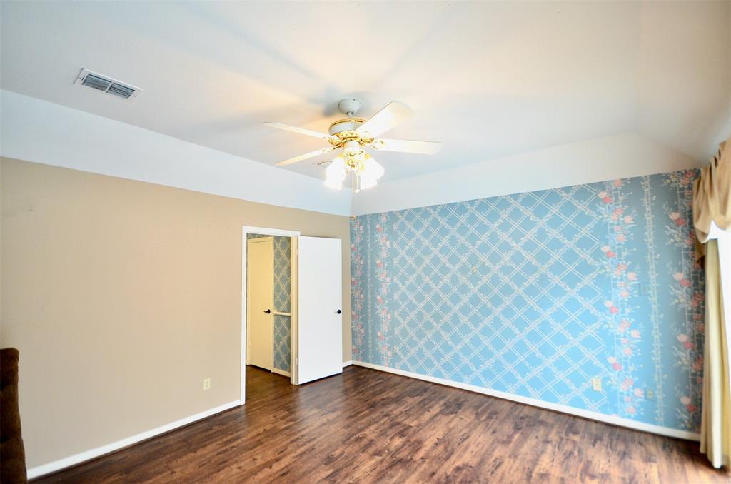 403 1 Longview Drive, Sugar Land, Texas 77478, 3 Bedrooms Bedrooms, 9 Rooms Rooms,2 BathroomsBathrooms,Single-family,For Sale,Longview,72786936