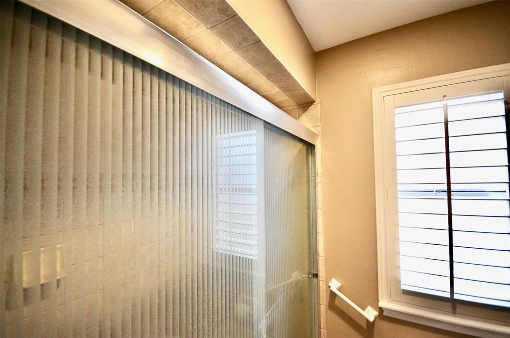 403 1 Longview Drive, Sugar Land, Texas 77478, 3 Bedrooms Bedrooms, 9 Rooms Rooms,2 BathroomsBathrooms,Single-family,For Sale,Longview,72786936
