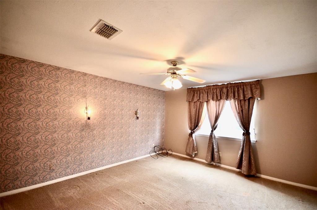 403 1 Longview Drive, Sugar Land, Texas 77478, 3 Bedrooms Bedrooms, 9 Rooms Rooms,2 BathroomsBathrooms,Single-family,For Sale,Longview,72786936