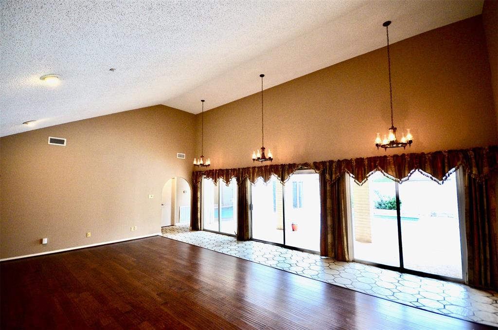 403 1 Longview Drive, Sugar Land, Texas 77478, 3 Bedrooms Bedrooms, 9 Rooms Rooms,2 BathroomsBathrooms,Single-family,For Sale,Longview,72786936