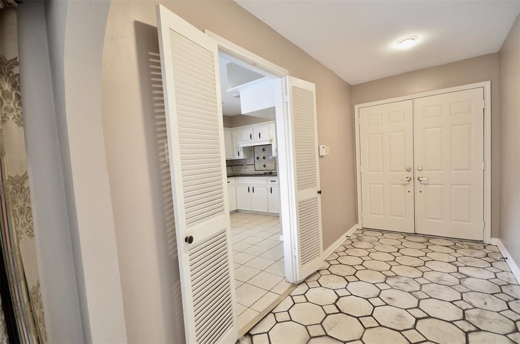 403 1 Longview Drive, Sugar Land, Texas 77478, 3 Bedrooms Bedrooms, 9 Rooms Rooms,2 BathroomsBathrooms,Single-family,For Sale,Longview,72786936