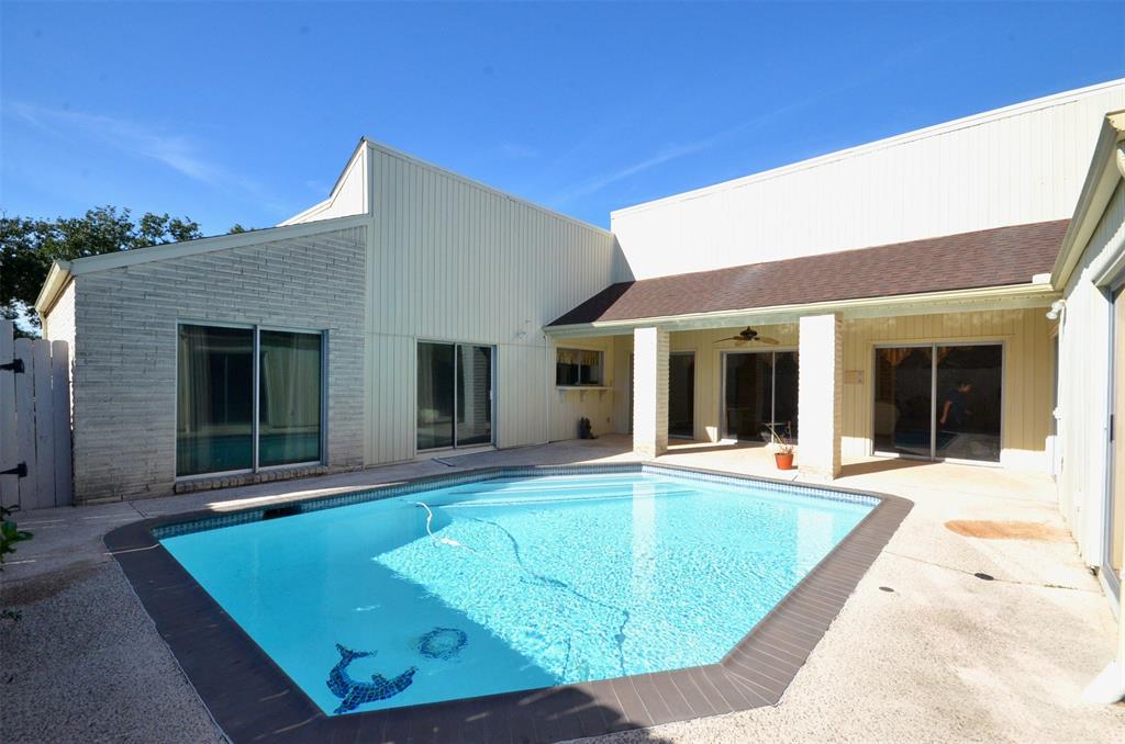403 1 Longview Drive, Sugar Land, Texas 77478, 3 Bedrooms Bedrooms, 9 Rooms Rooms,2 BathroomsBathrooms,Single-family,For Sale,Longview,72786936