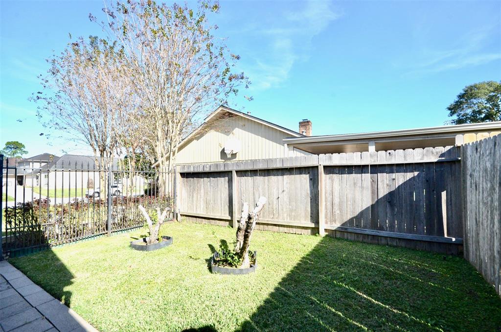 403 1 Longview Drive, Sugar Land, Texas 77478, 3 Bedrooms Bedrooms, 9 Rooms Rooms,2 BathroomsBathrooms,Single-family,For Sale,Longview,72786936
