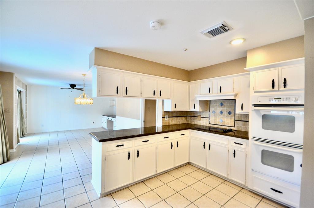 403 1 Longview Drive, Sugar Land, Texas 77478, 3 Bedrooms Bedrooms, 9 Rooms Rooms,2 BathroomsBathrooms,Single-family,For Sale,Longview,72786936