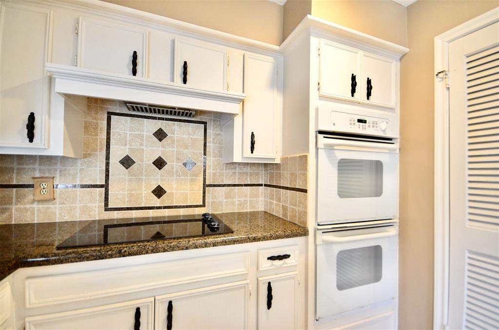 403 1 Longview Drive, Sugar Land, Texas 77478, 3 Bedrooms Bedrooms, 9 Rooms Rooms,2 BathroomsBathrooms,Single-family,For Sale,Longview,72786936