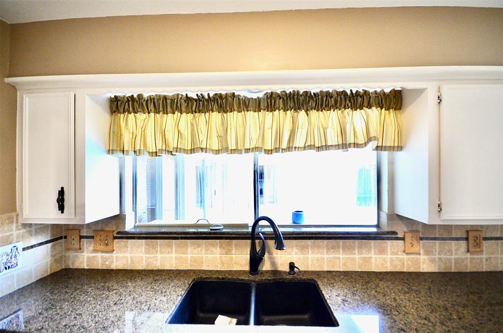 403 1 Longview Drive, Sugar Land, Texas 77478, 3 Bedrooms Bedrooms, 9 Rooms Rooms,2 BathroomsBathrooms,Single-family,For Sale,Longview,72786936