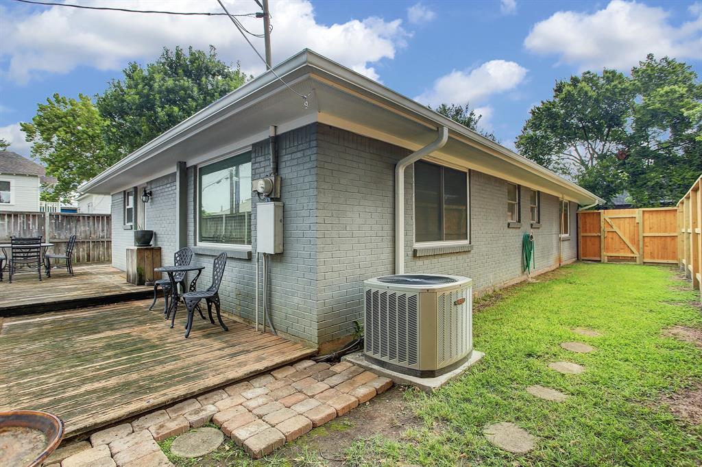 313 1 Northwood Street, Houston, Texas 77009, 2 Bedrooms Bedrooms, 5 Rooms Rooms,2 BathroomsBathrooms,Single-family,For Sale,Northwood,34536488