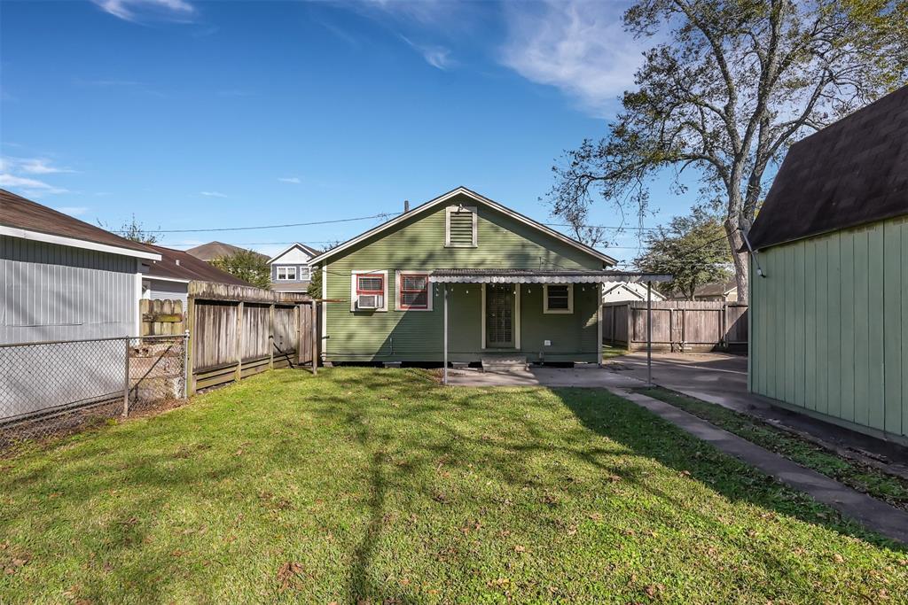 1127 1 Nadine Street, Houston, Texas 77009, 2 Bedrooms Bedrooms, 4 Rooms Rooms,1 BathroomBathrooms,Single-family,For Sale,Nadine,37916270