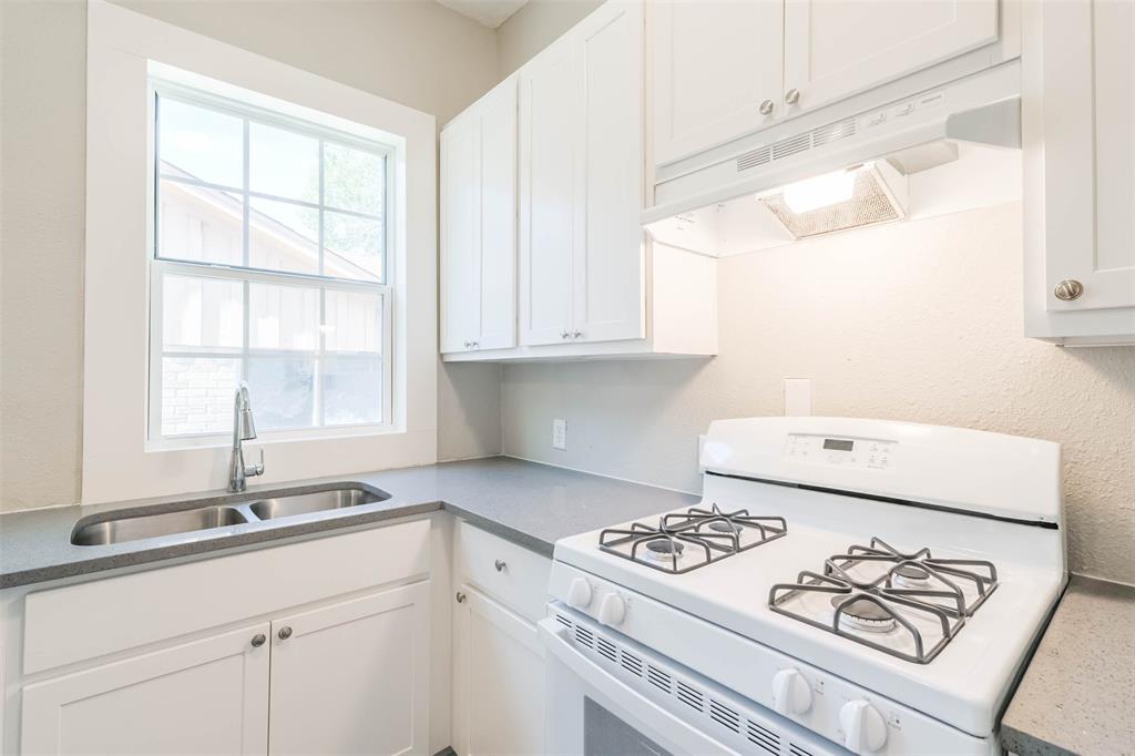 3876 1 Rosedale Street, Houston, Texas 77004, 3 Bedrooms Bedrooms, 7 Rooms Rooms,2 BathroomsBathrooms,Single-family,For Sale,Rosedale,52020291