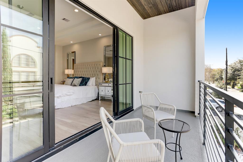 306 3 Asbury Street, Houston, Texas 77007, 3 Bedrooms Bedrooms, 10 Rooms Rooms,3 BathroomsBathrooms,Single-family,For Sale,Asbury,65574597