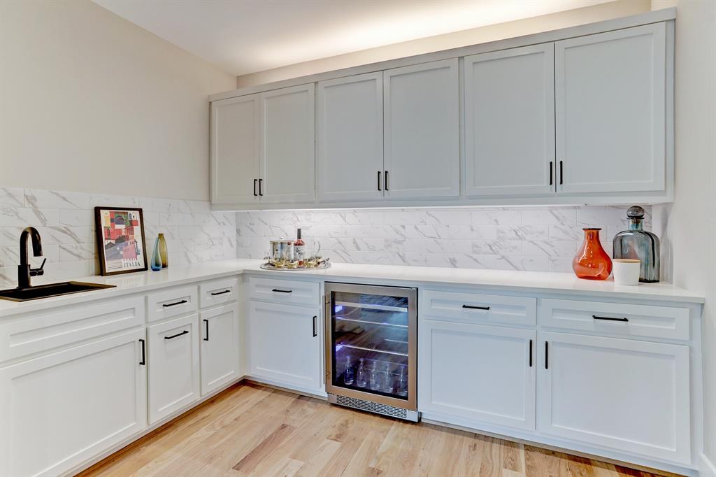 306 3 Asbury Street, Houston, Texas 77007, 3 Bedrooms Bedrooms, 10 Rooms Rooms,3 BathroomsBathrooms,Single-family,For Sale,Asbury,65574597