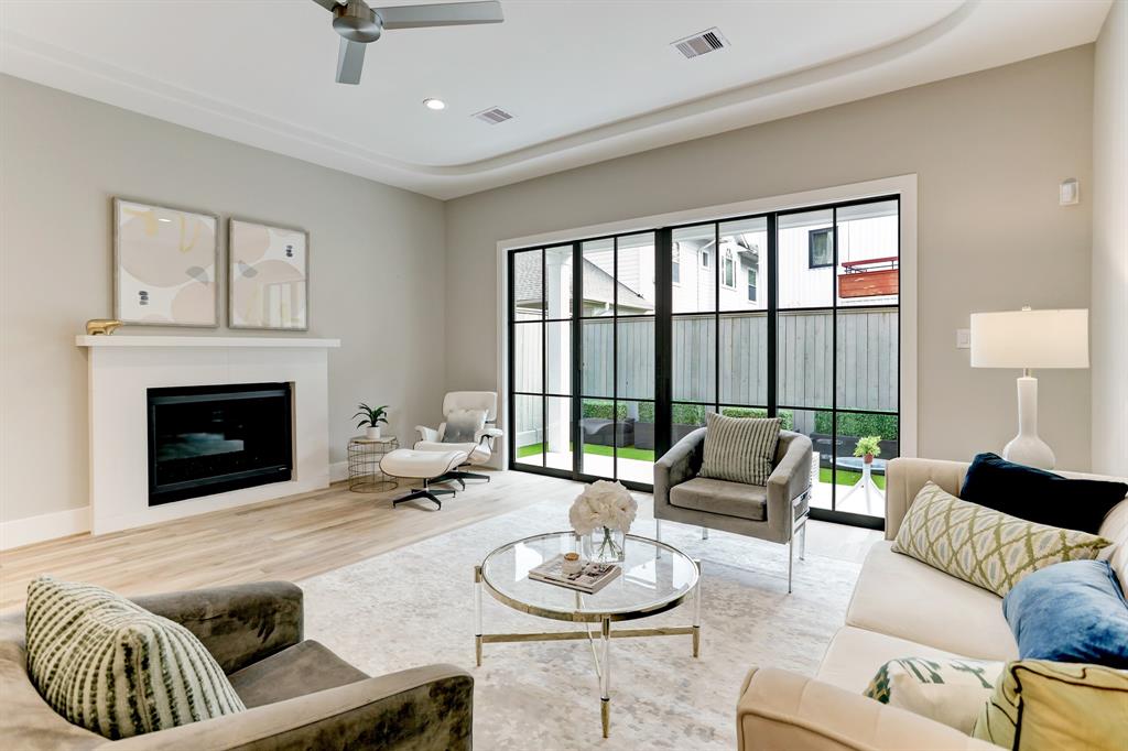 306 3 Asbury Street, Houston, Texas 77007, 3 Bedrooms Bedrooms, 10 Rooms Rooms,3 BathroomsBathrooms,Single-family,For Sale,Asbury,65574597