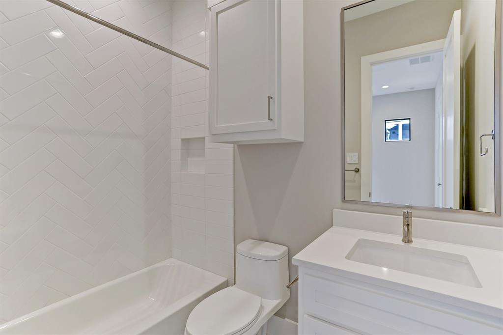 306 3 Asbury Street, Houston, Texas 77007, 3 Bedrooms Bedrooms, 10 Rooms Rooms,3 BathroomsBathrooms,Single-family,For Sale,Asbury,65574597