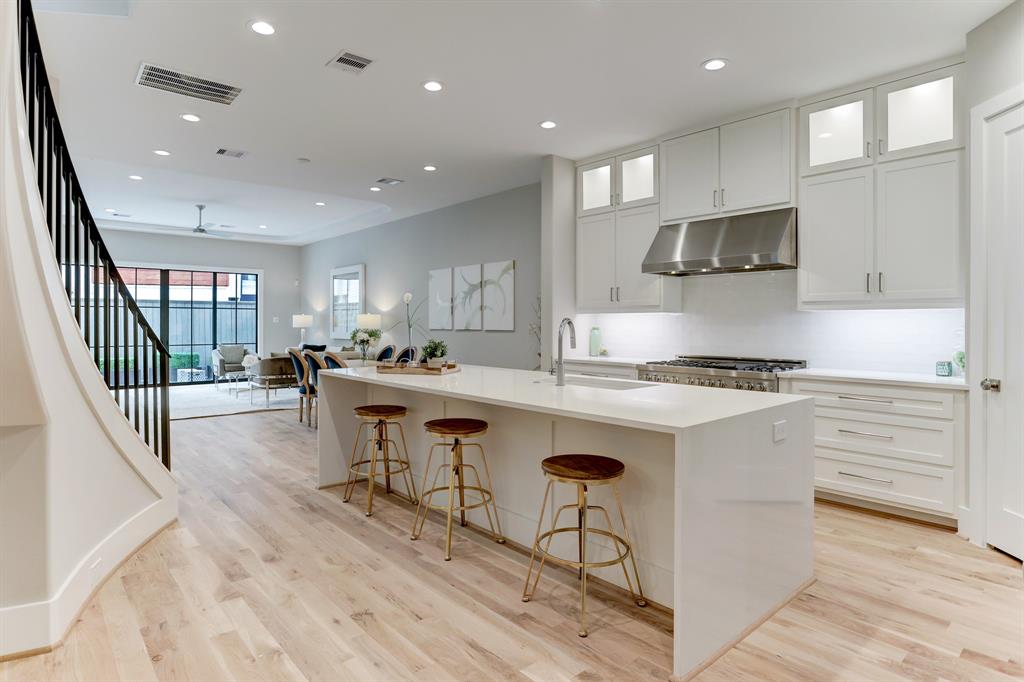 306 3 Asbury Street, Houston, Texas 77007, 3 Bedrooms Bedrooms, 10 Rooms Rooms,3 BathroomsBathrooms,Single-family,For Sale,Asbury,65574597