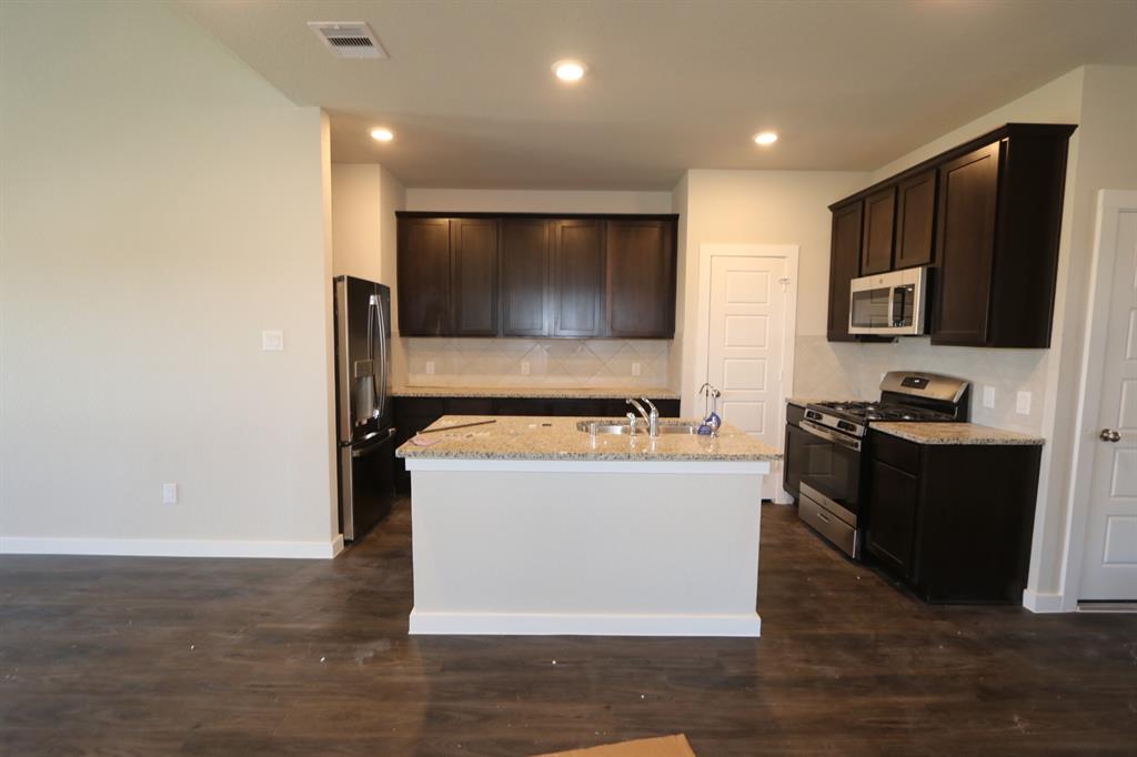 854 2 Deerhurst Lane, Magnolia, Texas 77354, 4 Bedrooms Bedrooms, 8 Rooms Rooms,2 BathroomsBathrooms,Single-family,For Sale,Deerhurst,80087848