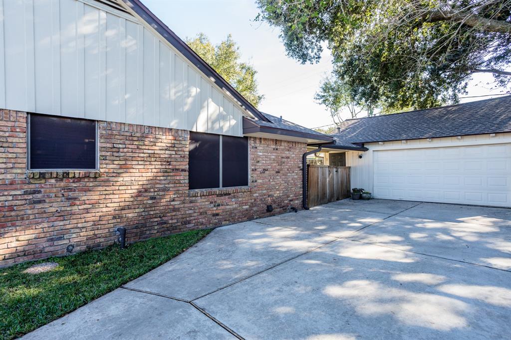 5243 1 Wigton Drive, Houston, Texas 77096, 3 Bedrooms Bedrooms, 9 Rooms Rooms,2 BathroomsBathrooms,Single-family,For Sale,Wigton,58815965