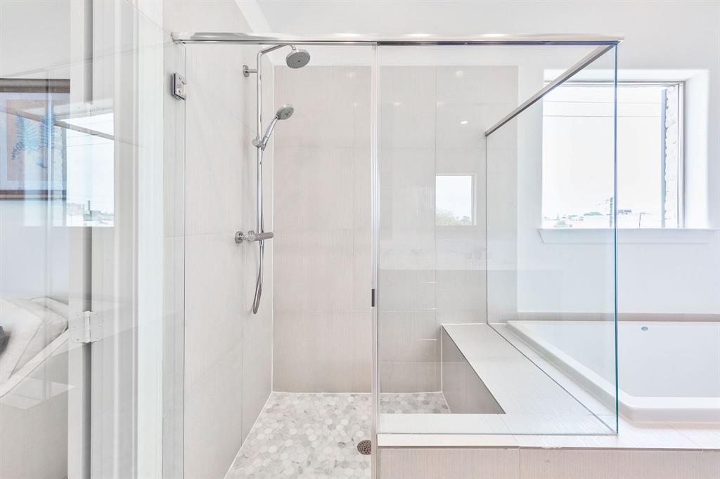 4011 3 University Grove Street, Houston, Texas 77023, 3 Bedrooms Bedrooms, 6 Rooms Rooms,3 BathroomsBathrooms,Single-family,For Sale,University Grove,88265518