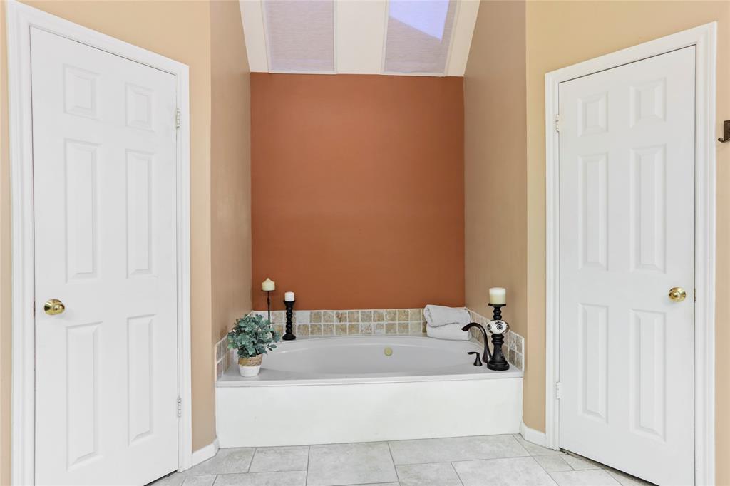 3307 1 Woodland View Drive, Kingwood, Texas 77345, 4 Bedrooms Bedrooms, 8 Rooms Rooms,2 BathroomsBathrooms,Single-family,For Sale,Woodland View,83393157