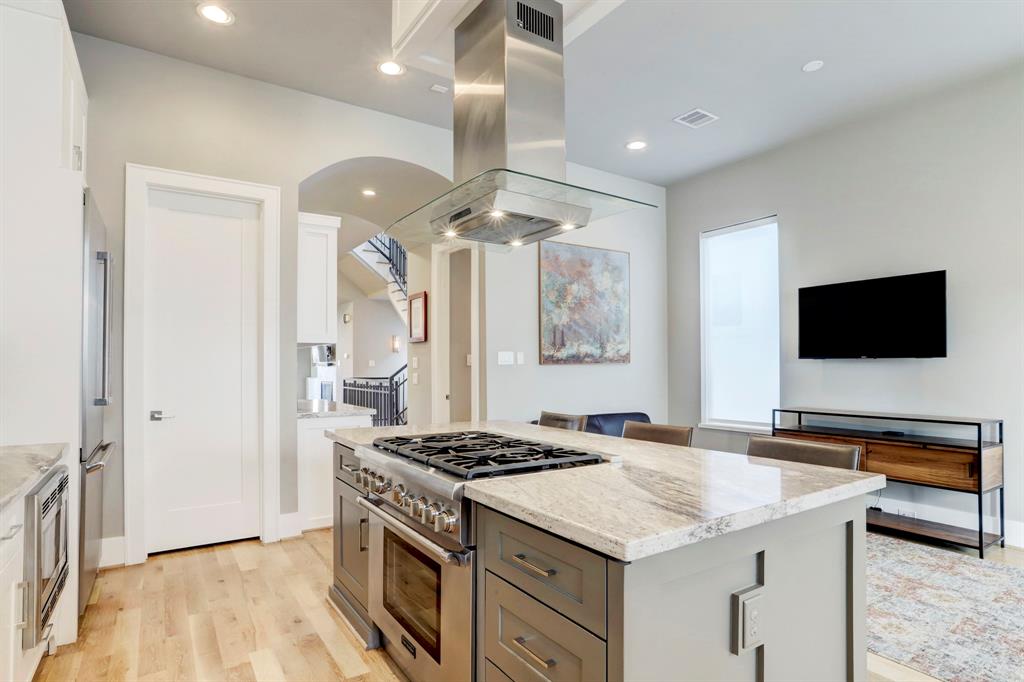 2123 3 Woodhead Street, Houston, Texas 77019, 4 Bedrooms Bedrooms, 9 Rooms Rooms,3 BathroomsBathrooms,Single-family,For Sale,Woodhead,62015103