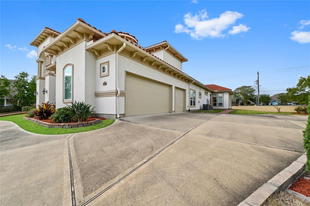 1503 2 Harbour Estates Circle, Pasadena, Texas 77586, 5 Bedrooms Bedrooms, 17 Rooms Rooms,6 BathroomsBathrooms,Single-family,For Sale,Harbour Estates,93436633