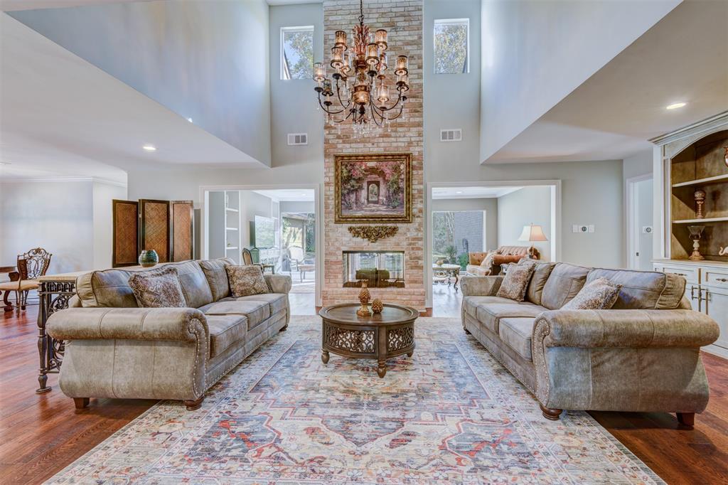 211 2 Briarpark Drive, Houston, Texas 77042, 4 Bedrooms Bedrooms, 9 Rooms Rooms,3 BathroomsBathrooms,Single-family,For Sale,Briarpark,83463404
