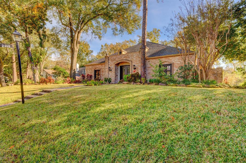 211 2 Briarpark Drive, Houston, Texas 77042, 4 Bedrooms Bedrooms, 9 Rooms Rooms,3 BathroomsBathrooms,Single-family,For Sale,Briarpark,83463404