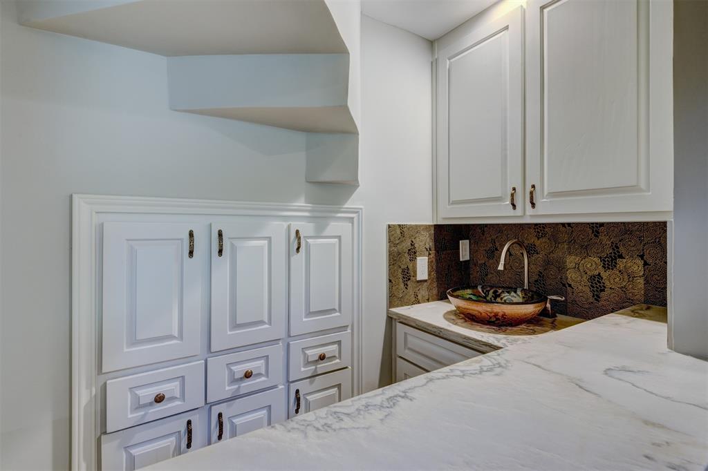 211 2 Briarpark Drive, Houston, Texas 77042, 4 Bedrooms Bedrooms, 9 Rooms Rooms,3 BathroomsBathrooms,Single-family,For Sale,Briarpark,83463404
